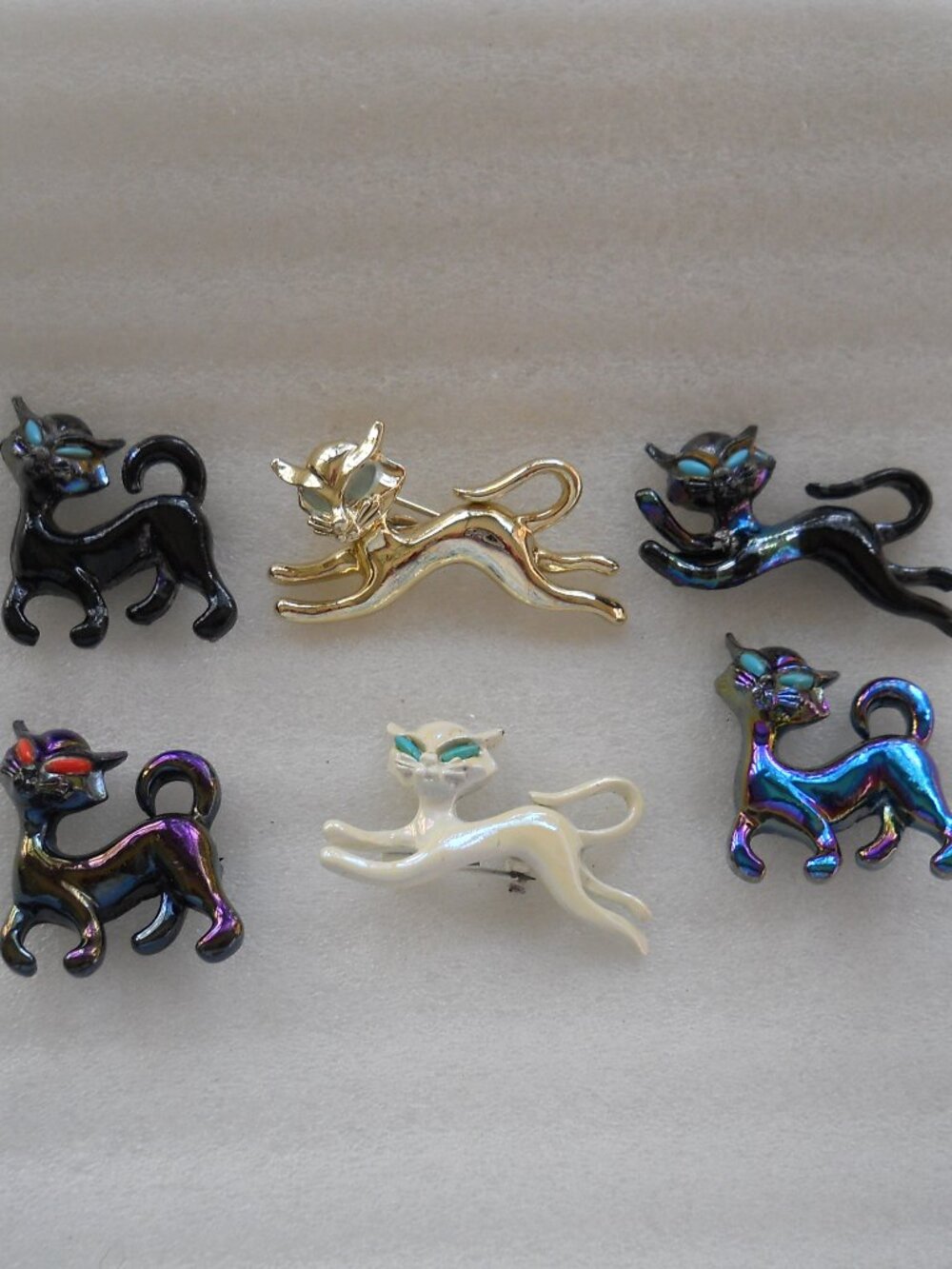 Siamese Cat Scatter Pins 1030